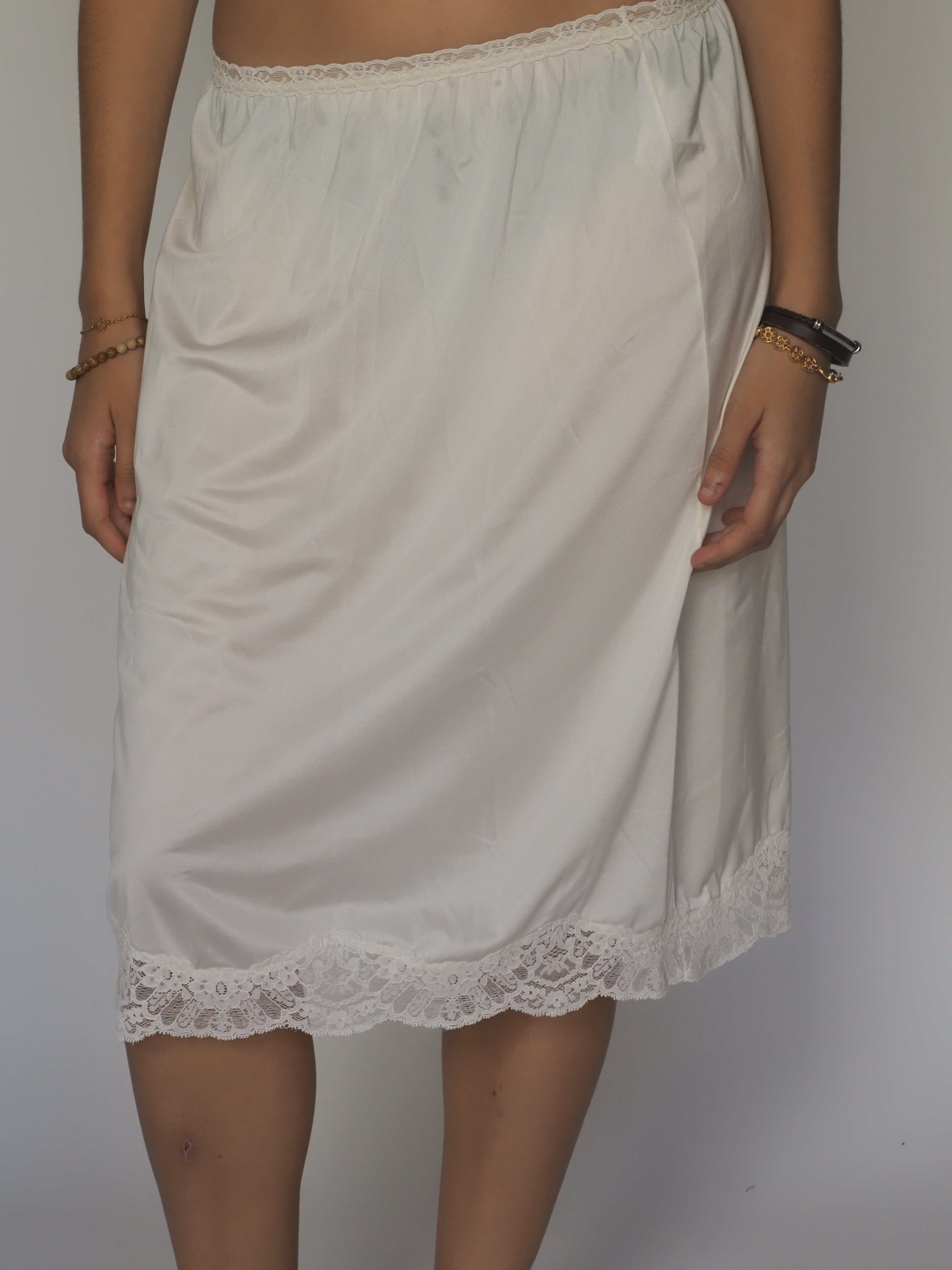 Vintage Cream Lace-Trim Slip Skirt – Olga