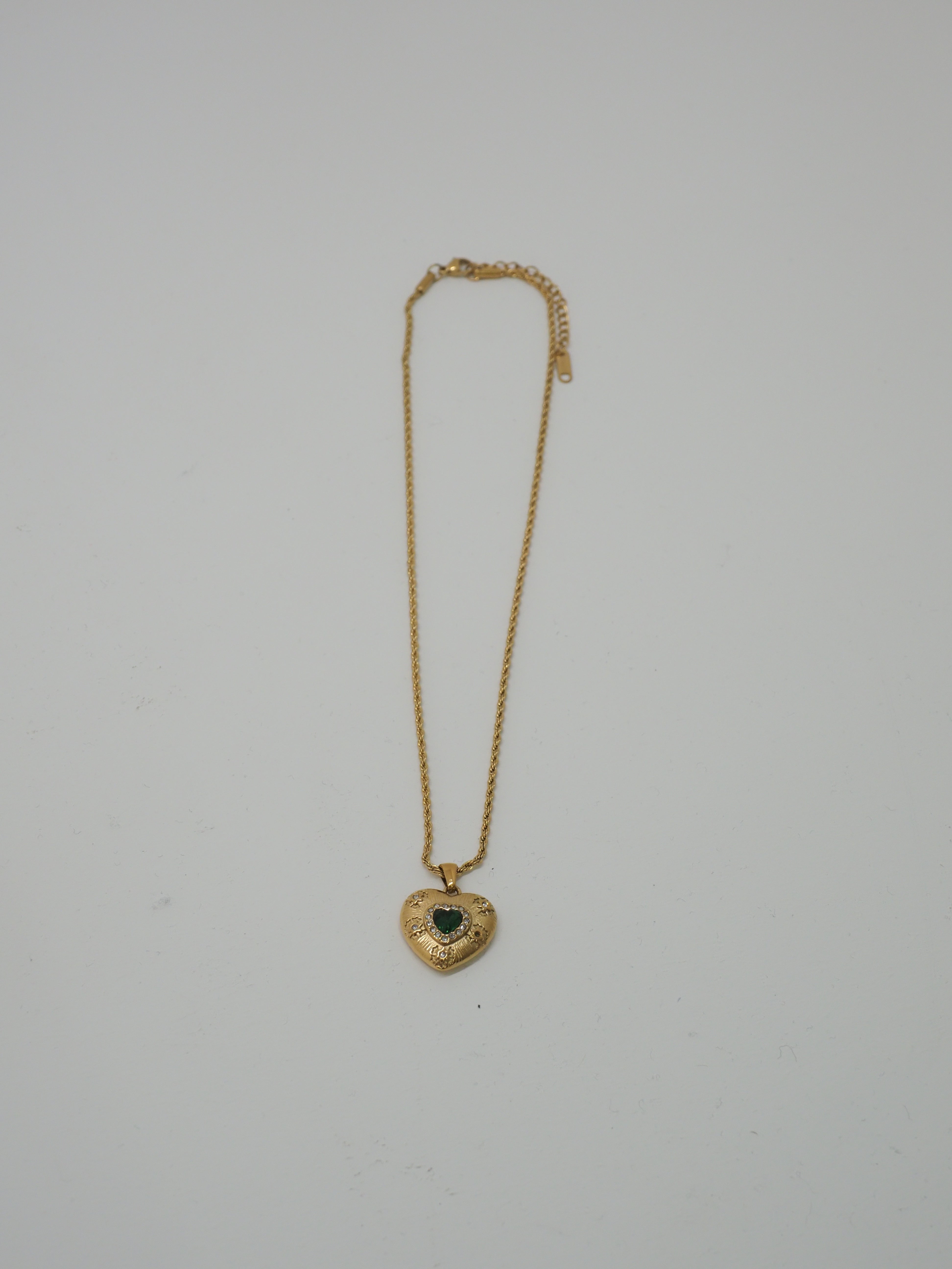 Virayen Emerald Heart Necklace