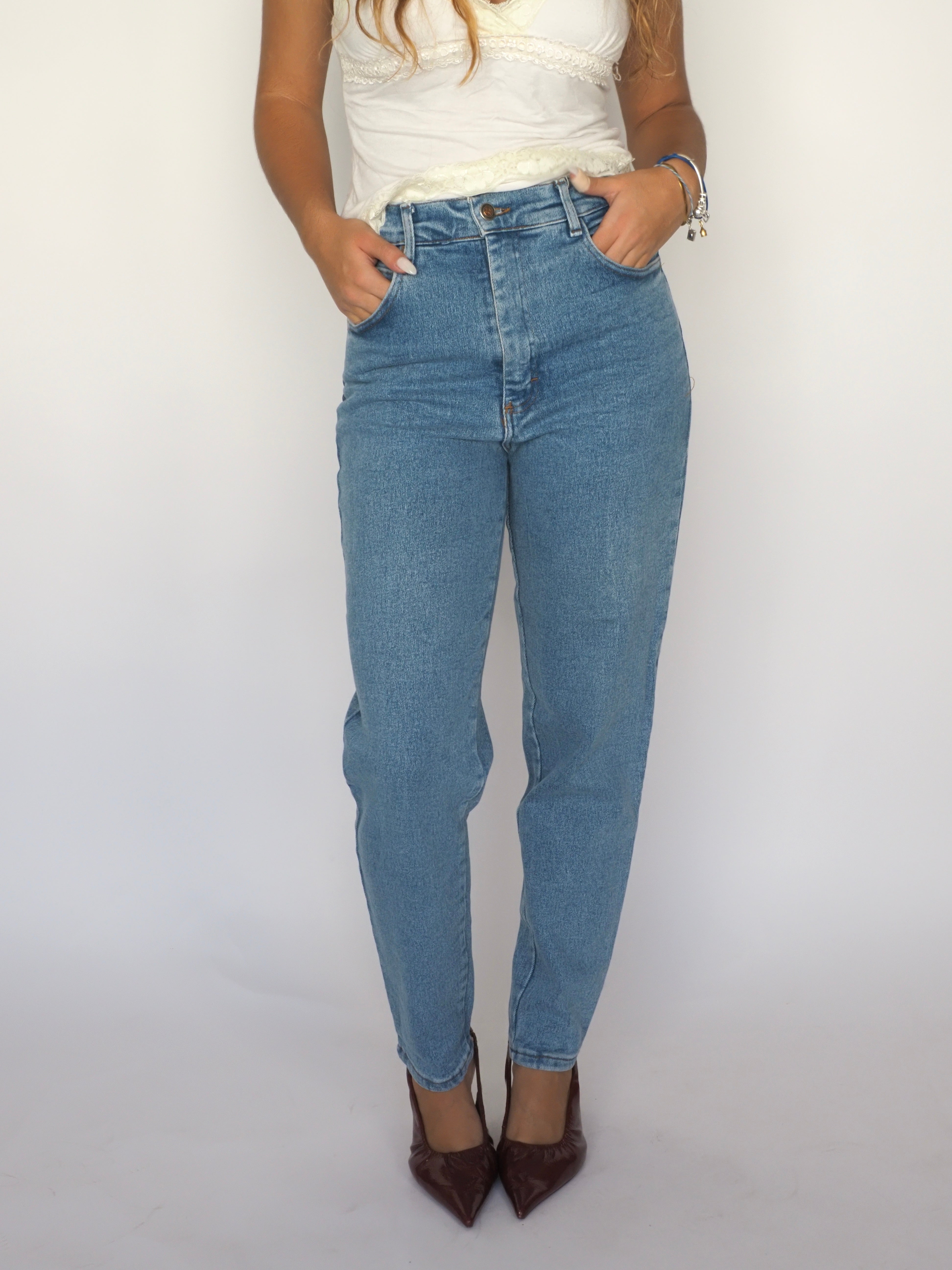 Light Wash High-Waisted Mom Jeans — Master Touch