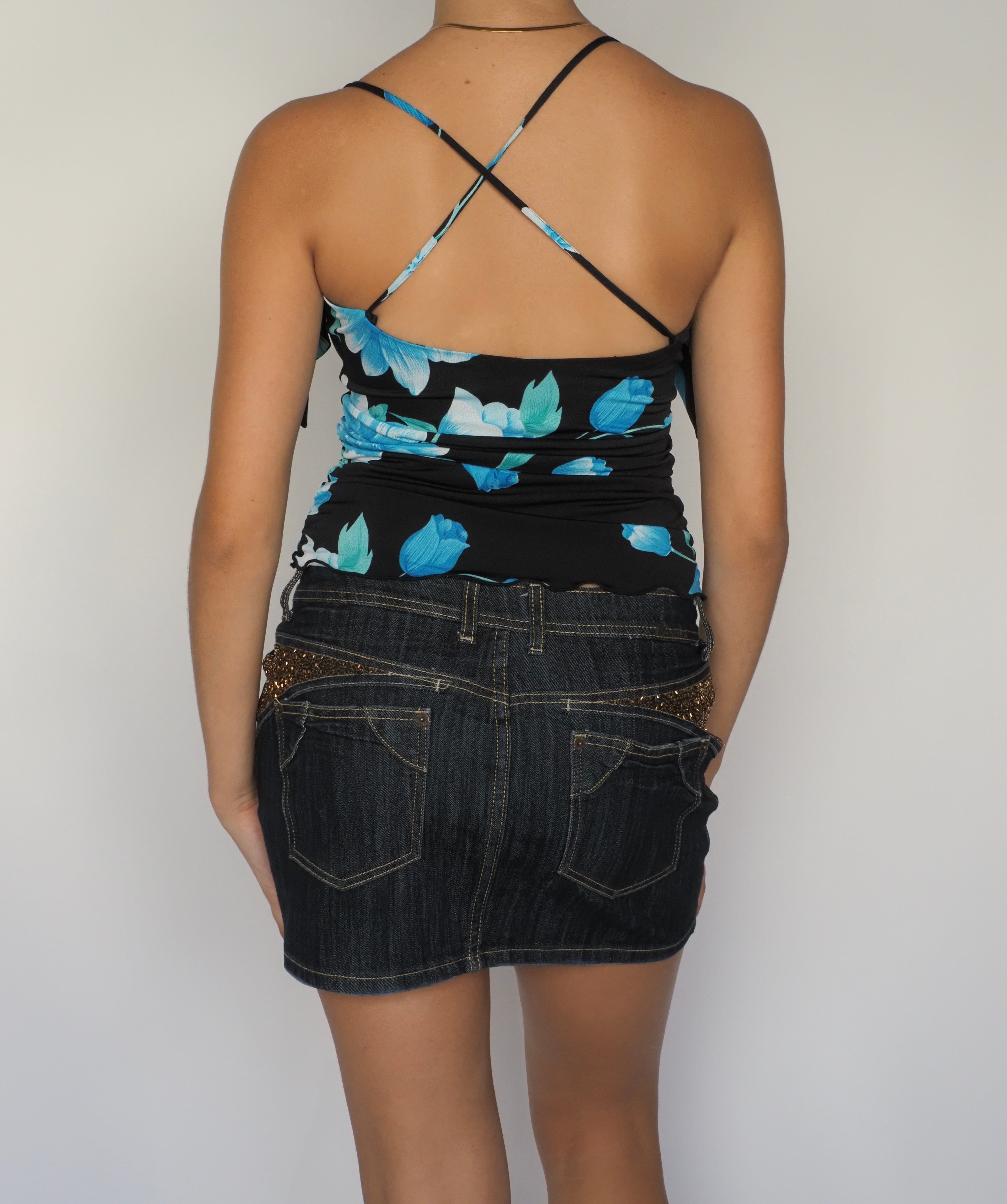 Black & Blue Floral Plunge Top – Terranova
