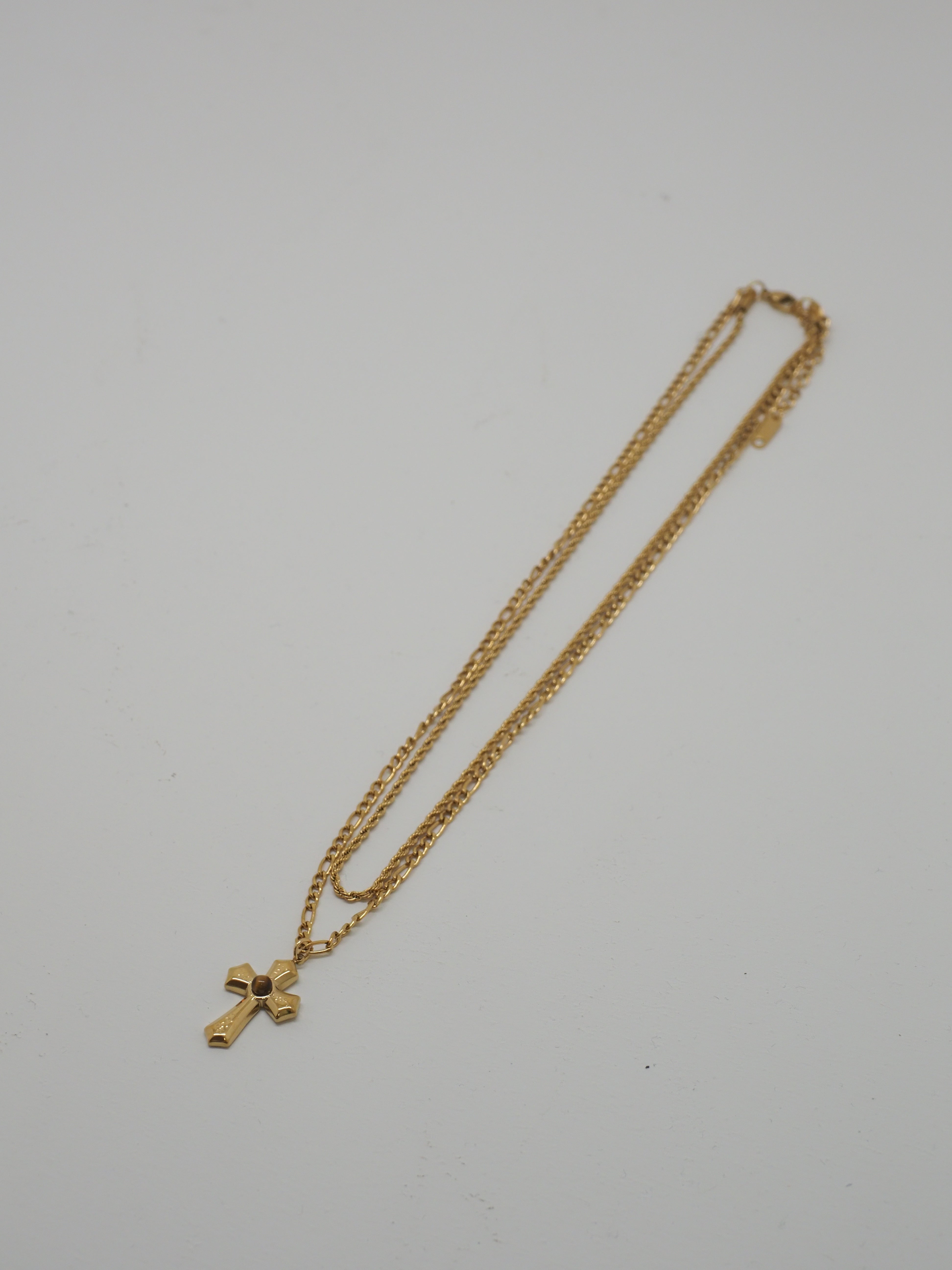 Vaesyn Cross Necklace