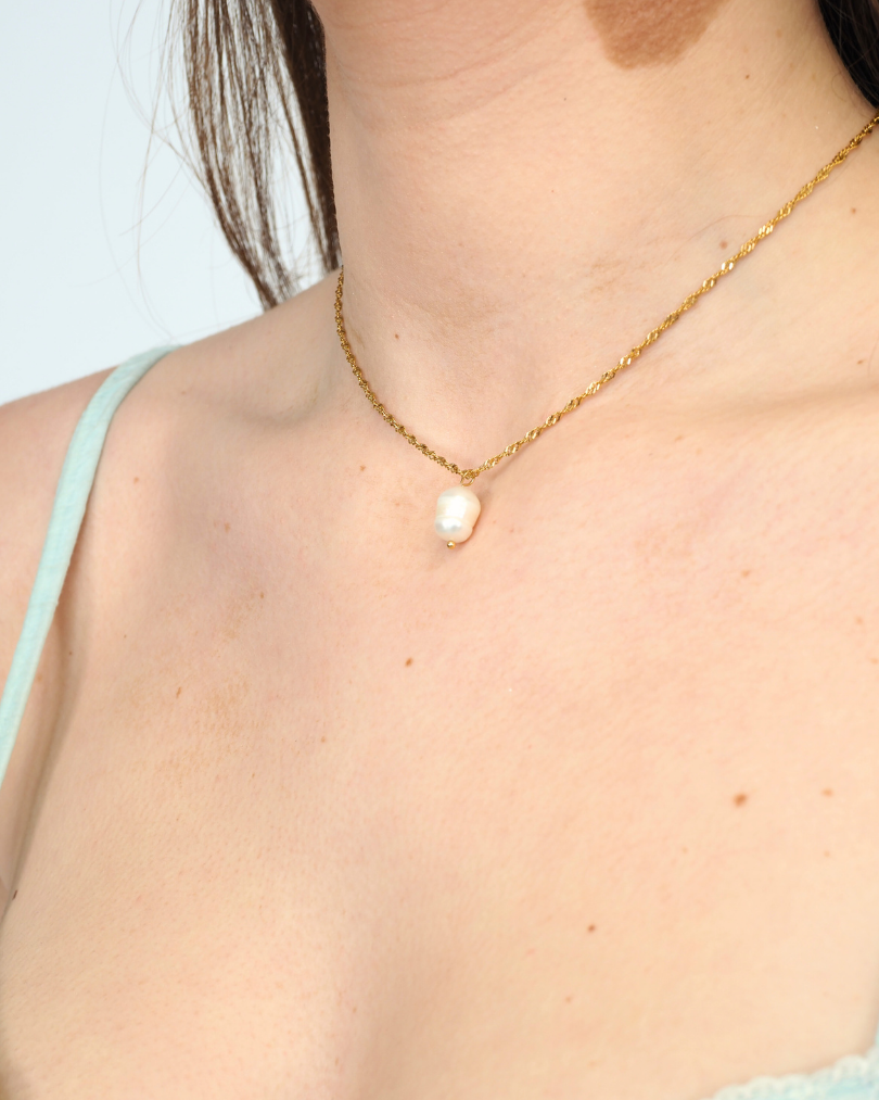 The Lilou Necklace in Gold