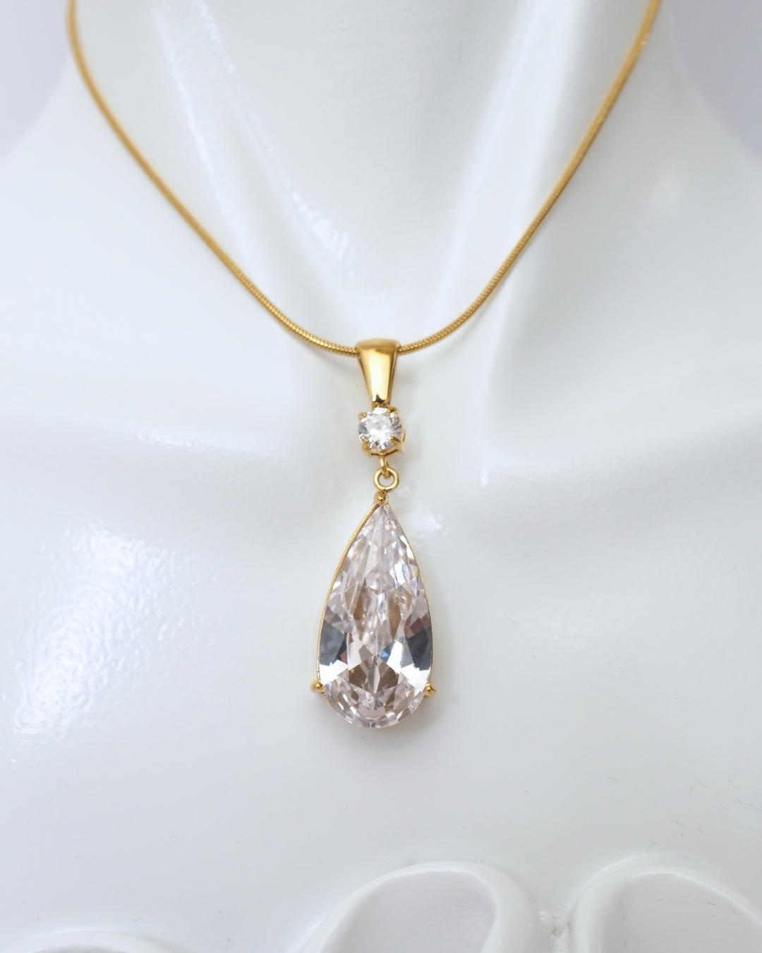 The Gilded Solene Teardrop Necklace