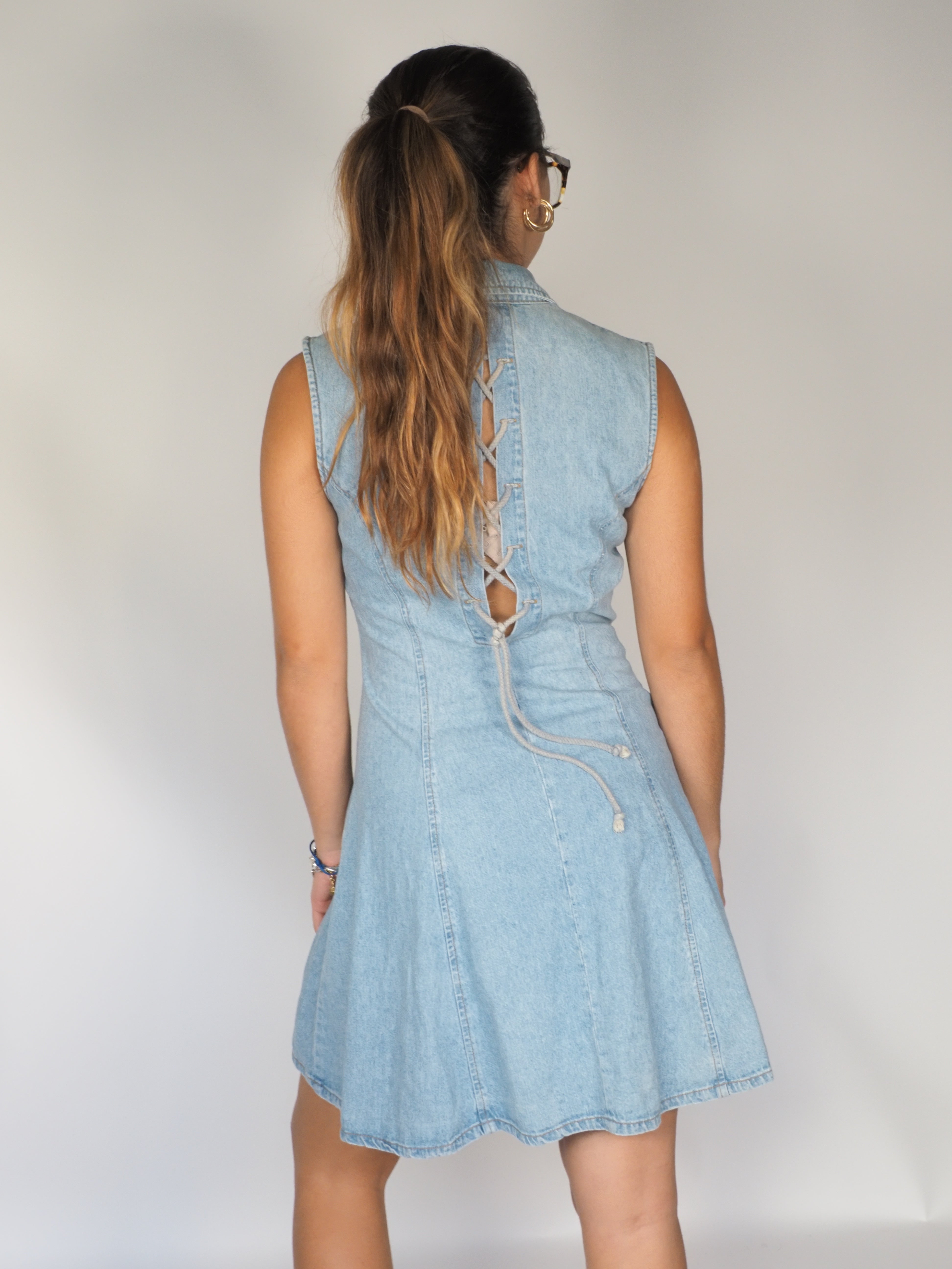 Light-Wash Sleeveless Denim Button Dress – Zanoni
