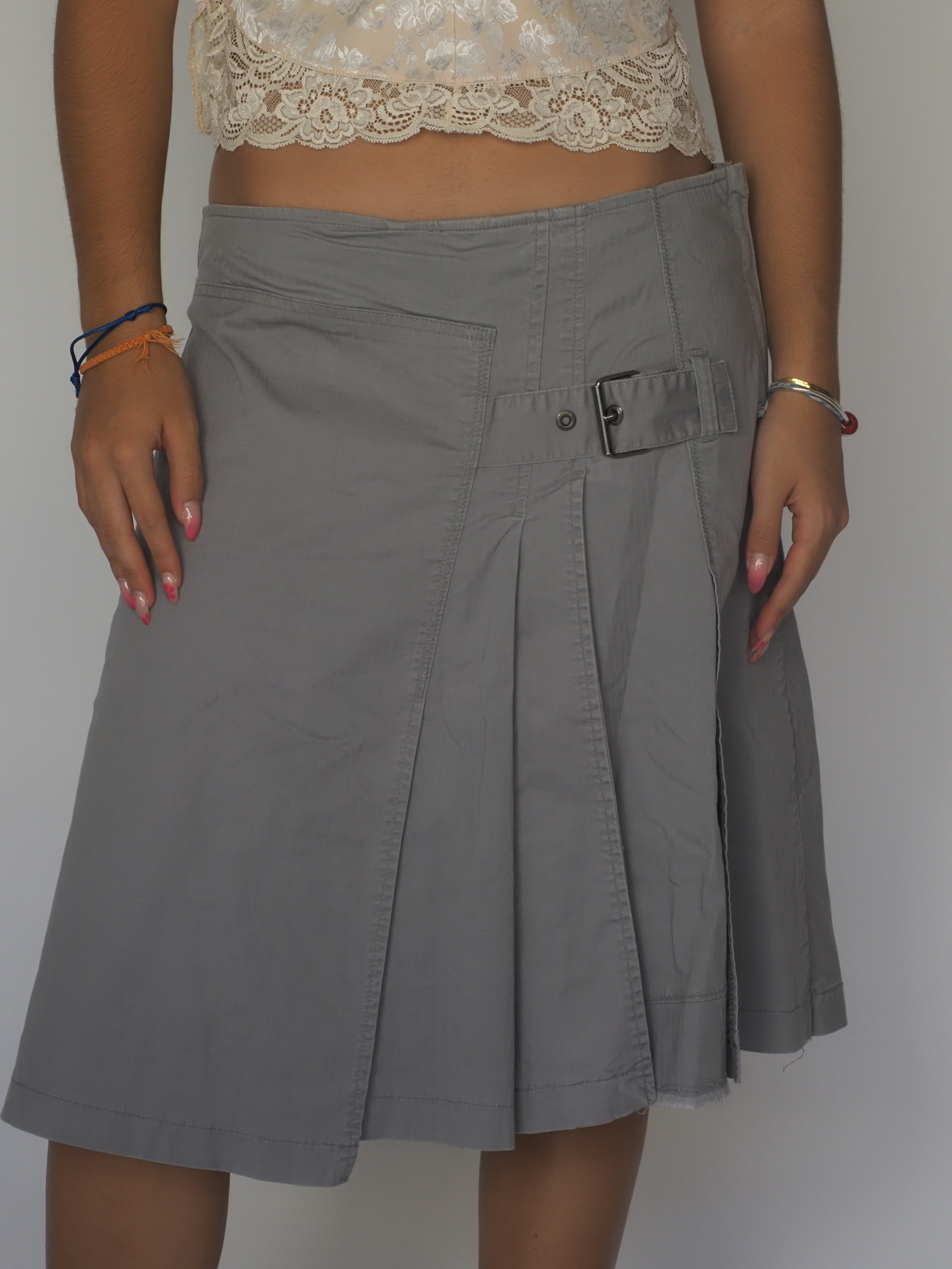 Structured Grey Cotton Pleated Skirt with Side Buckle – Maddison