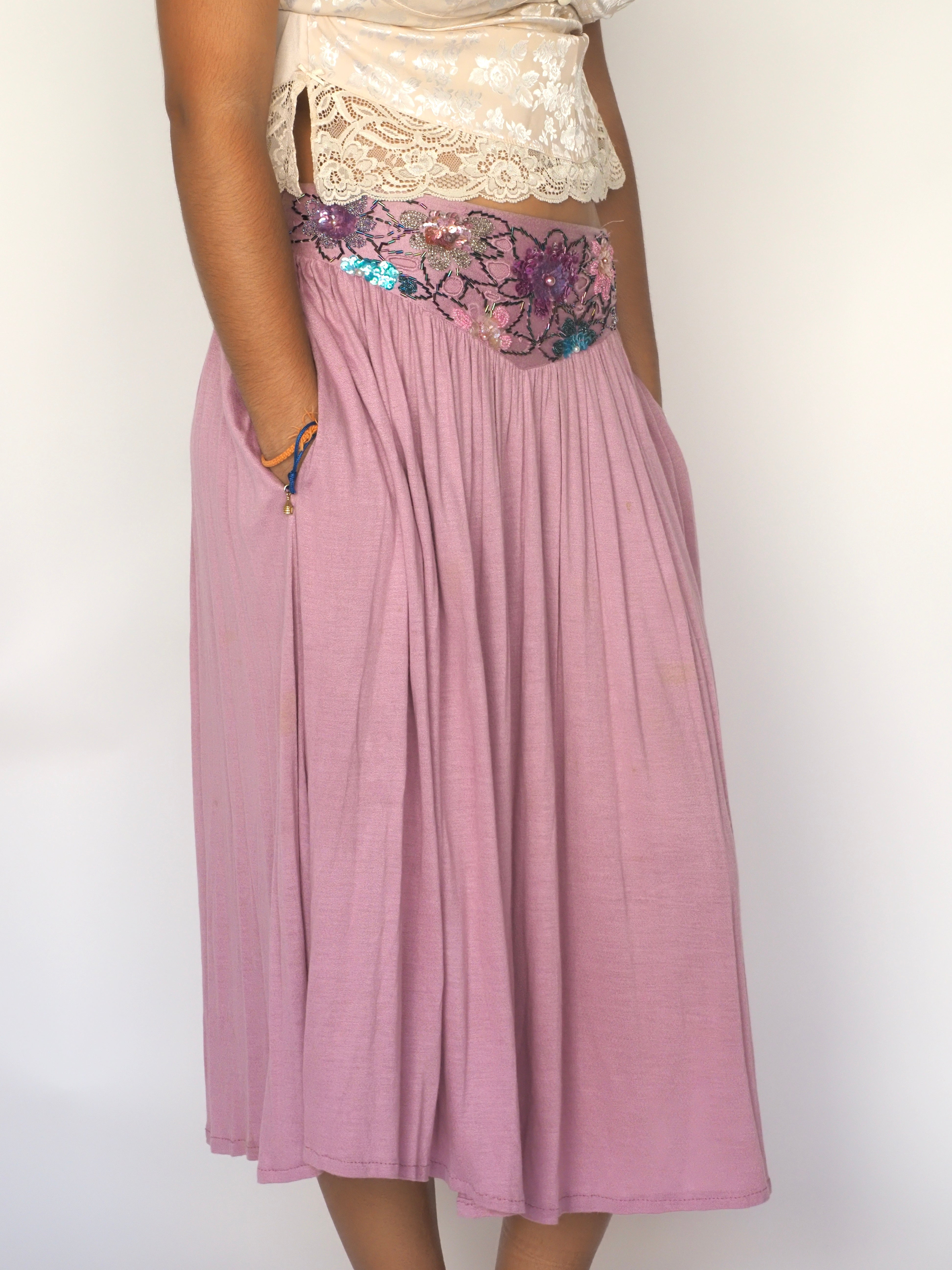 Embroidered Sequin Floral Waist Lilac Midi Skirt – Exit