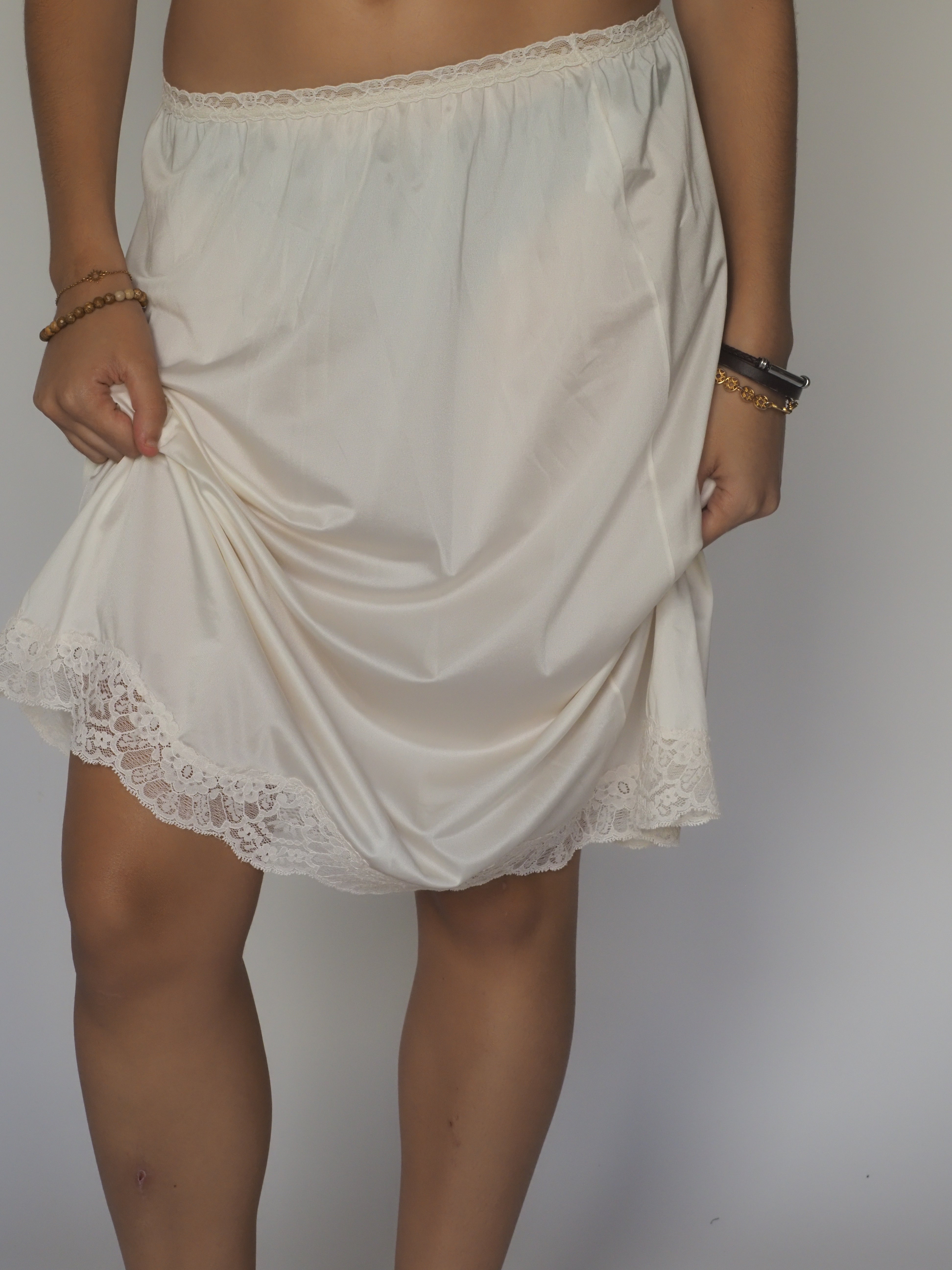 Vintage Cream Lace-Trim Slip Skirt – Olga