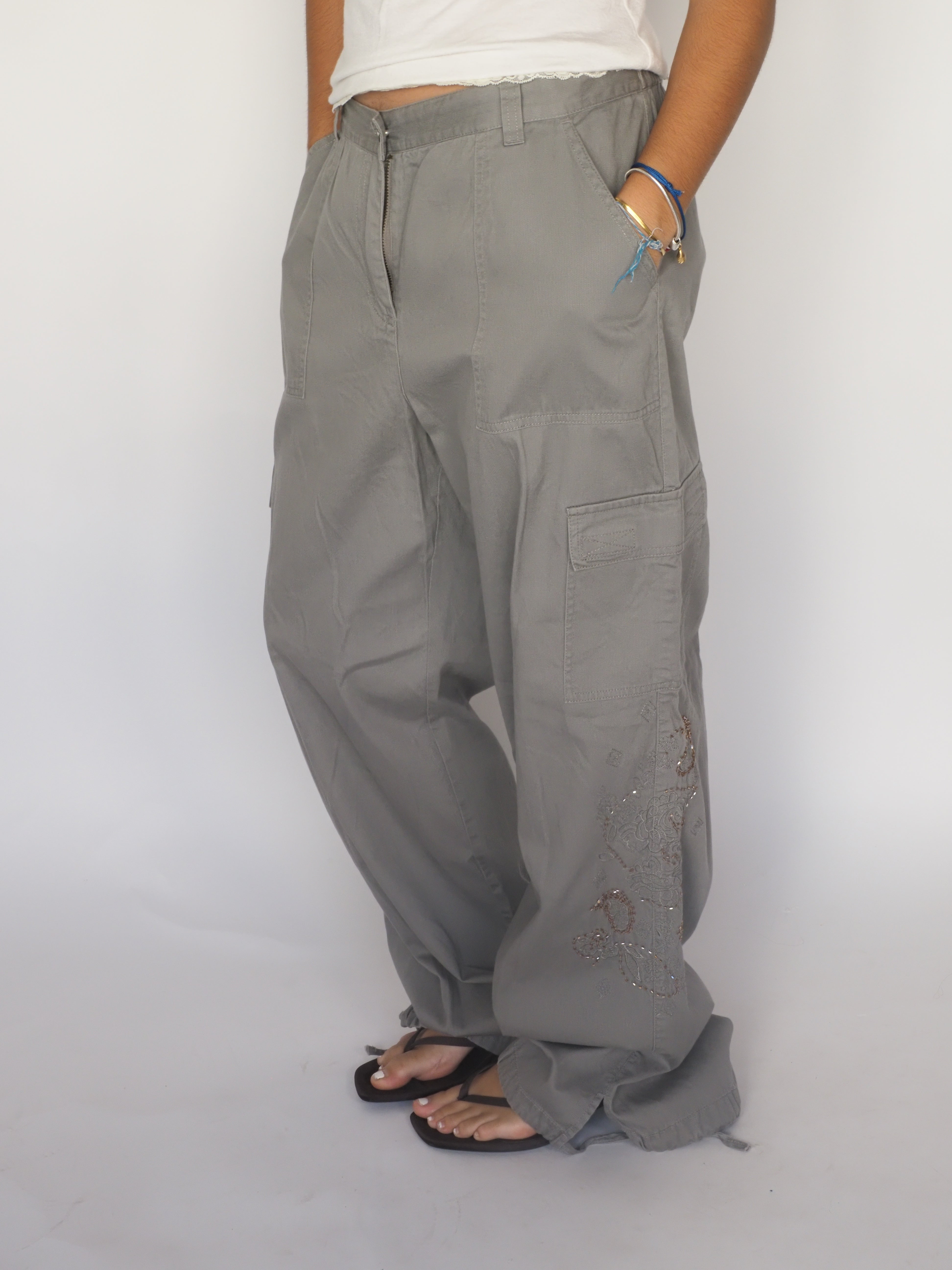 Grey Wide-Leg Cargo Pants – Y2K Utility Style