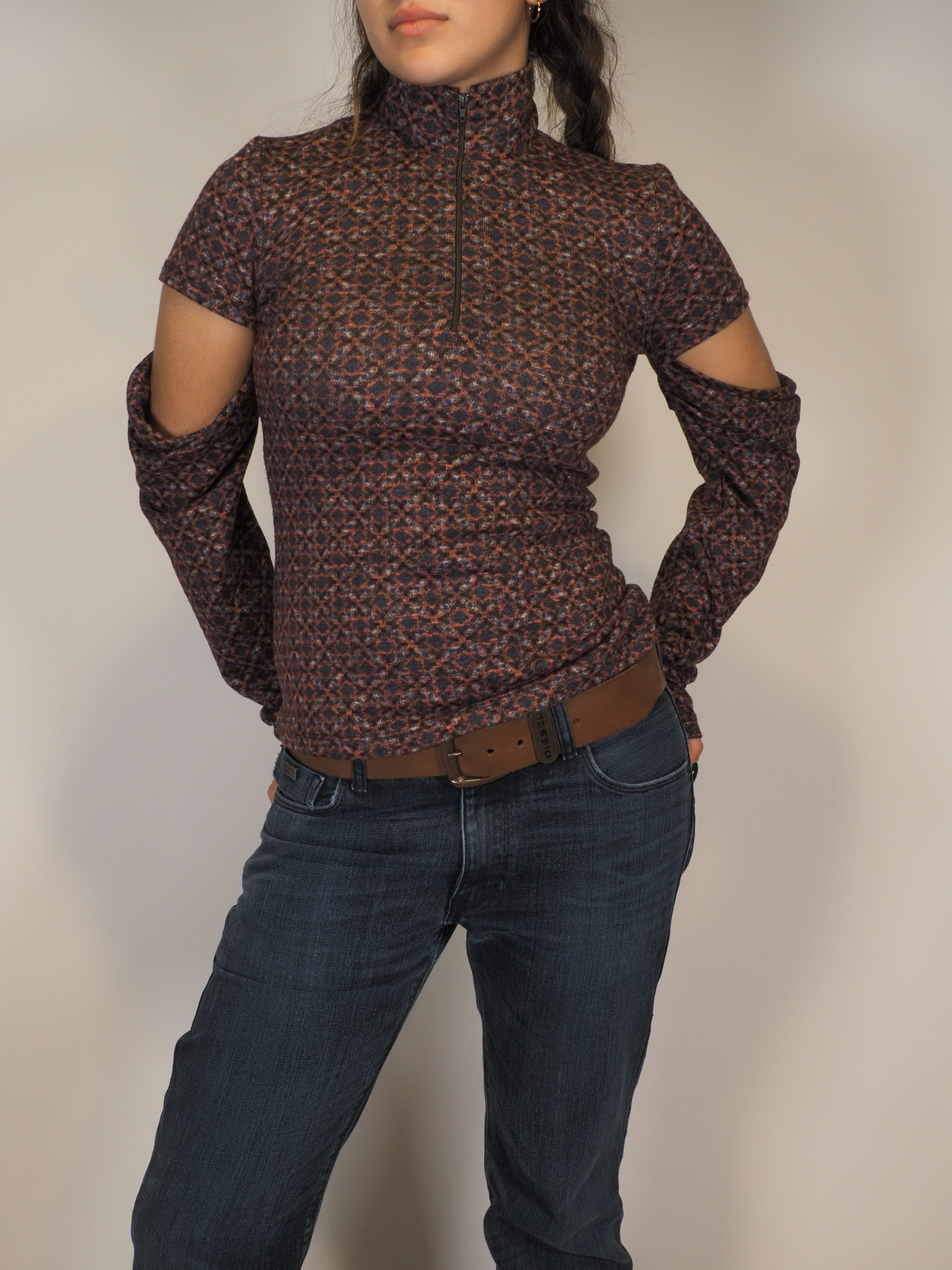 Cut-Out Sleeve Patterned Zip Top — Pologarage