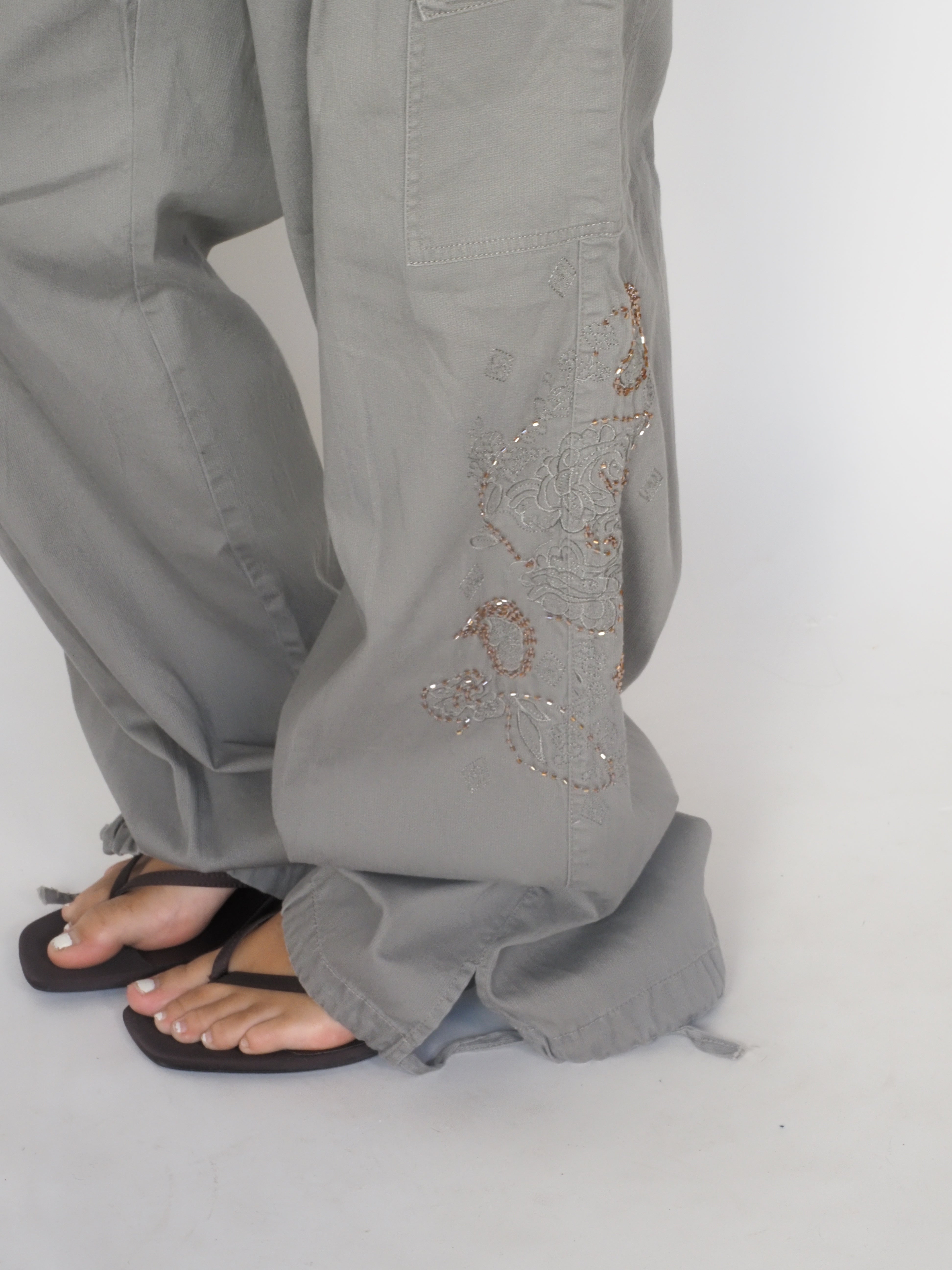 Grey Wide-Leg Cargo Pants – Y2K Utility Style