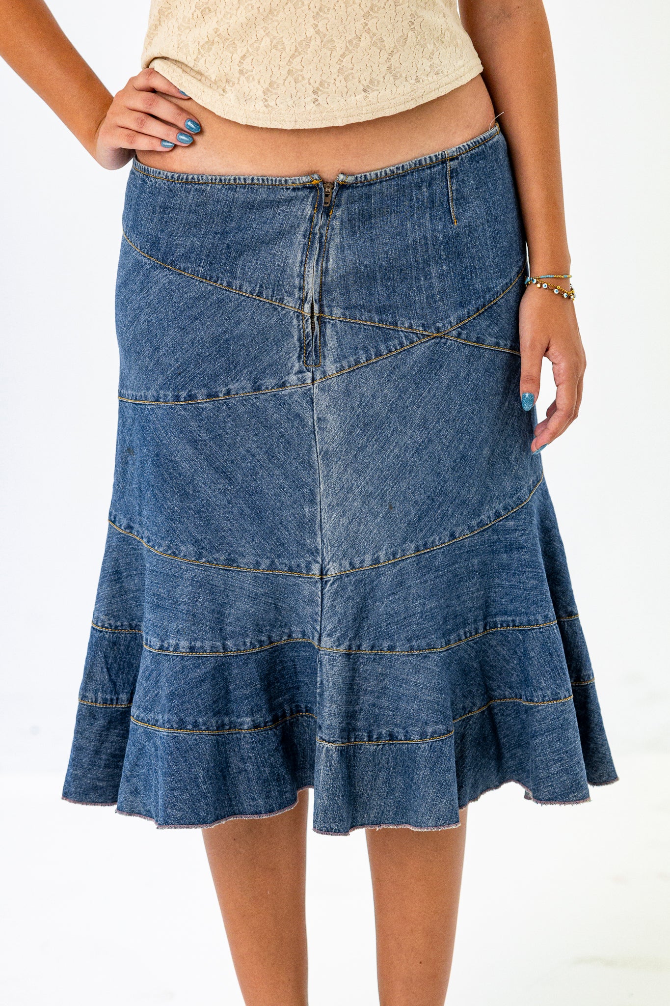 Frilly Midi-Skirt in Medium-Wash