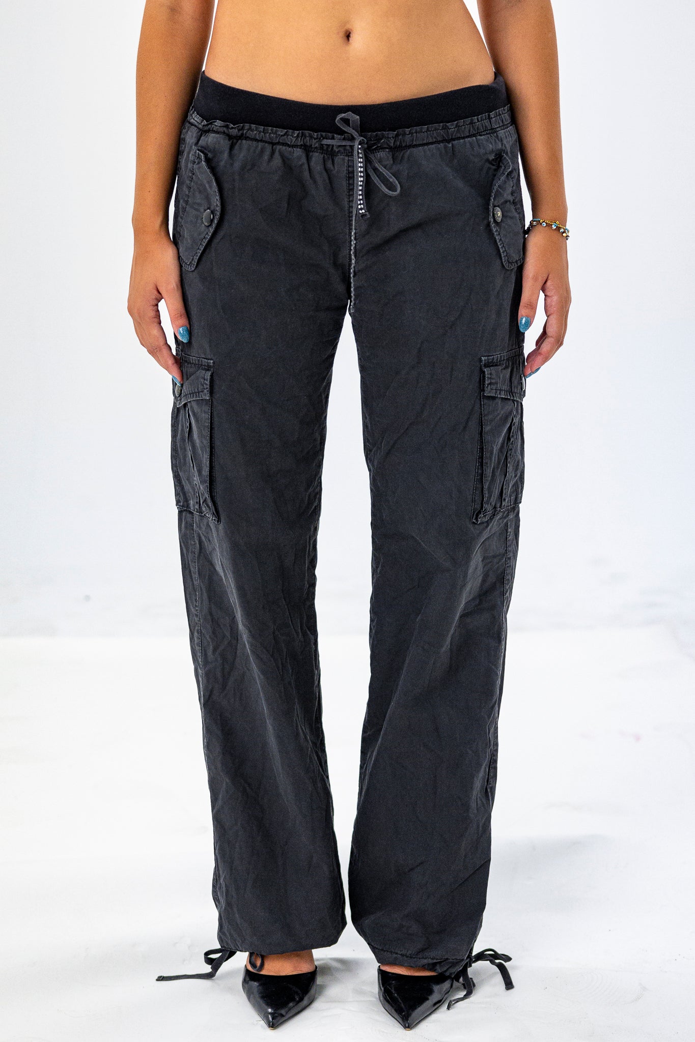 Low-rise Black Cargos