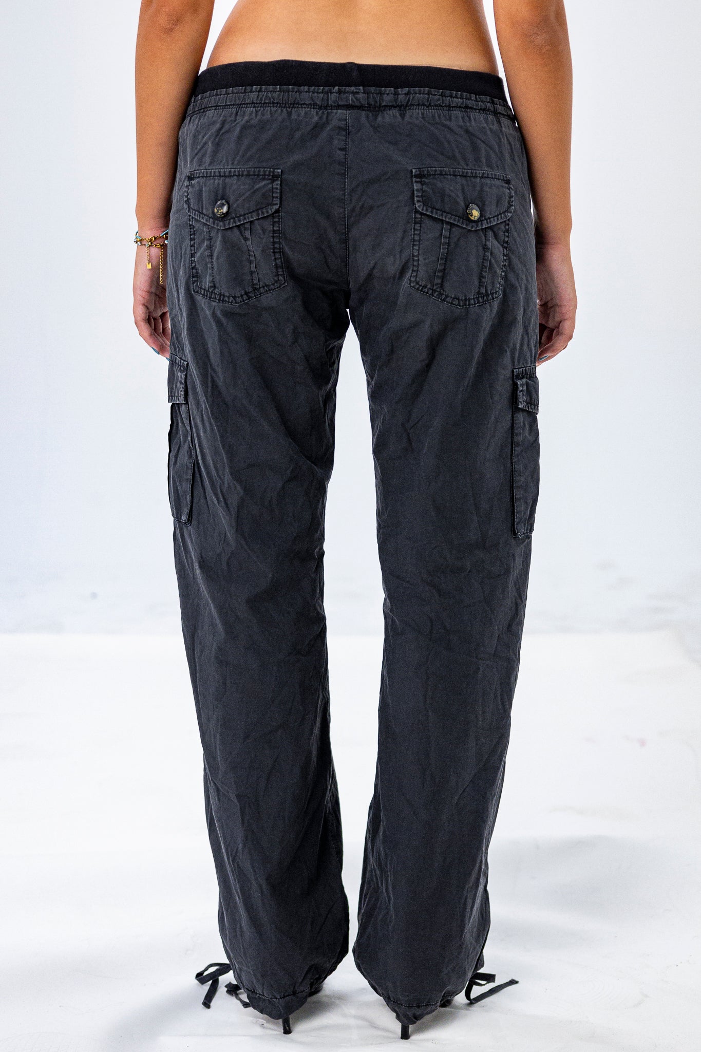 Low-rise Black Cargos