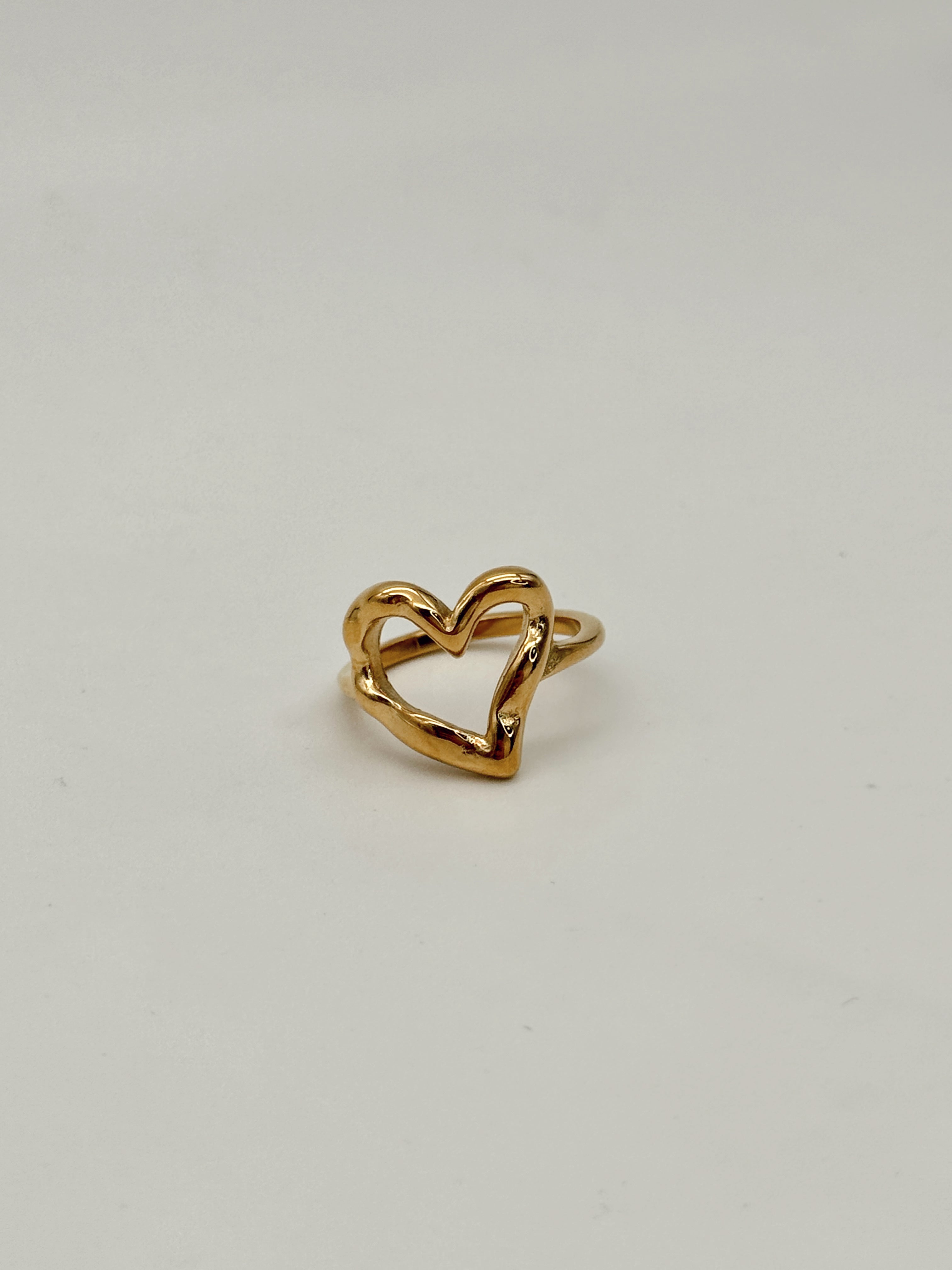 'amore' ring in gold