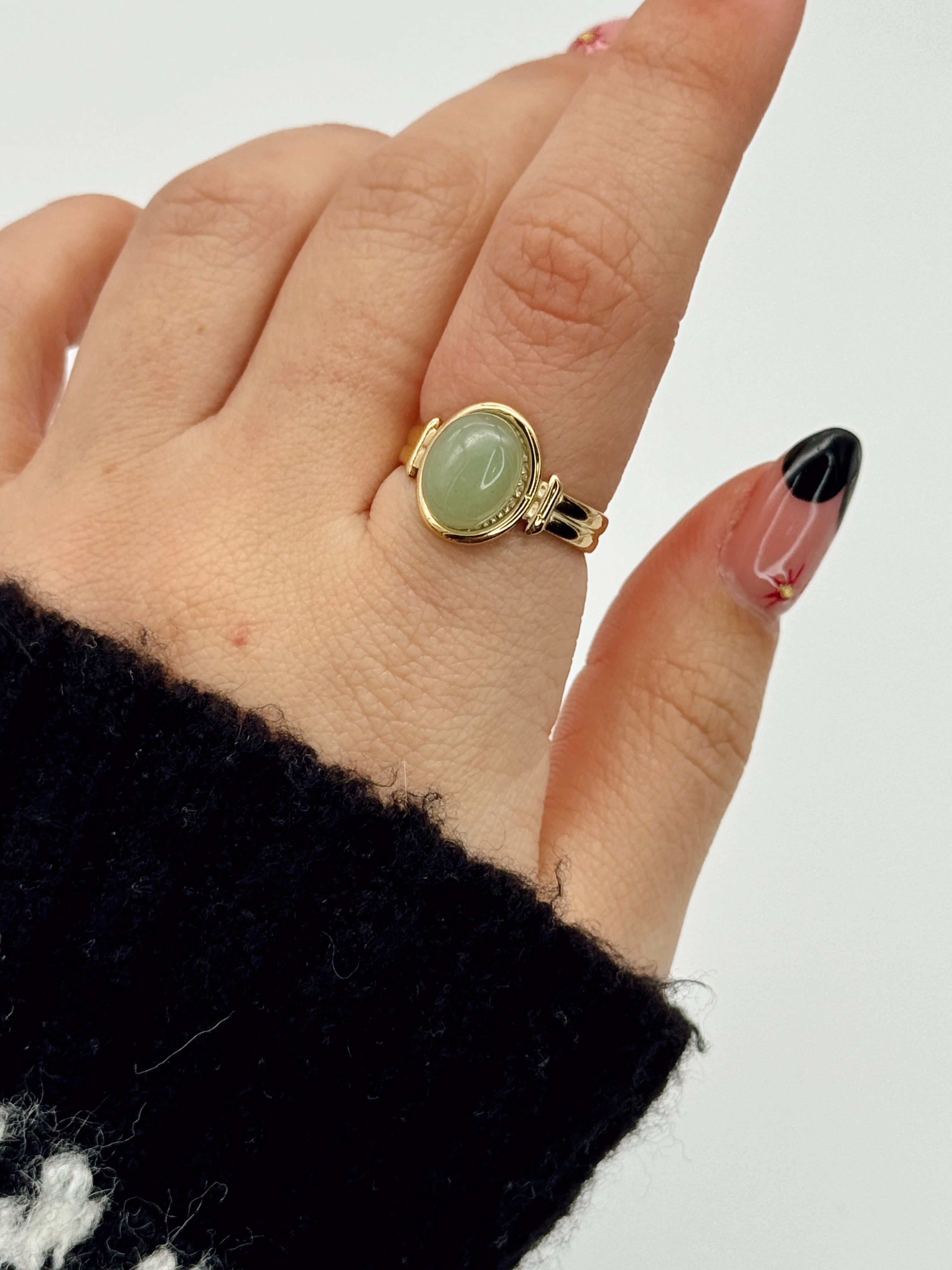 'value me' adjustable ring in green