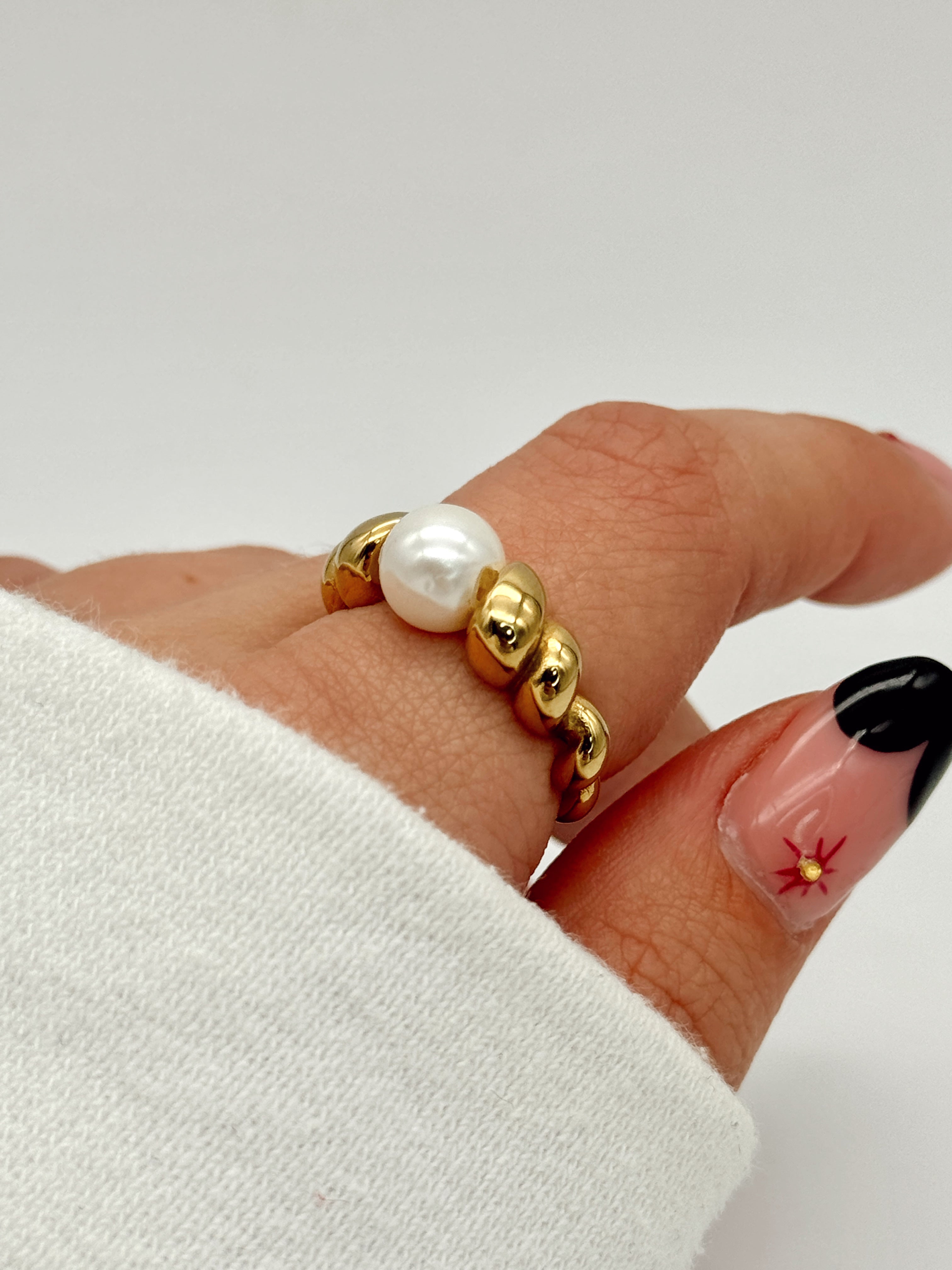 'admire me' ring in gold