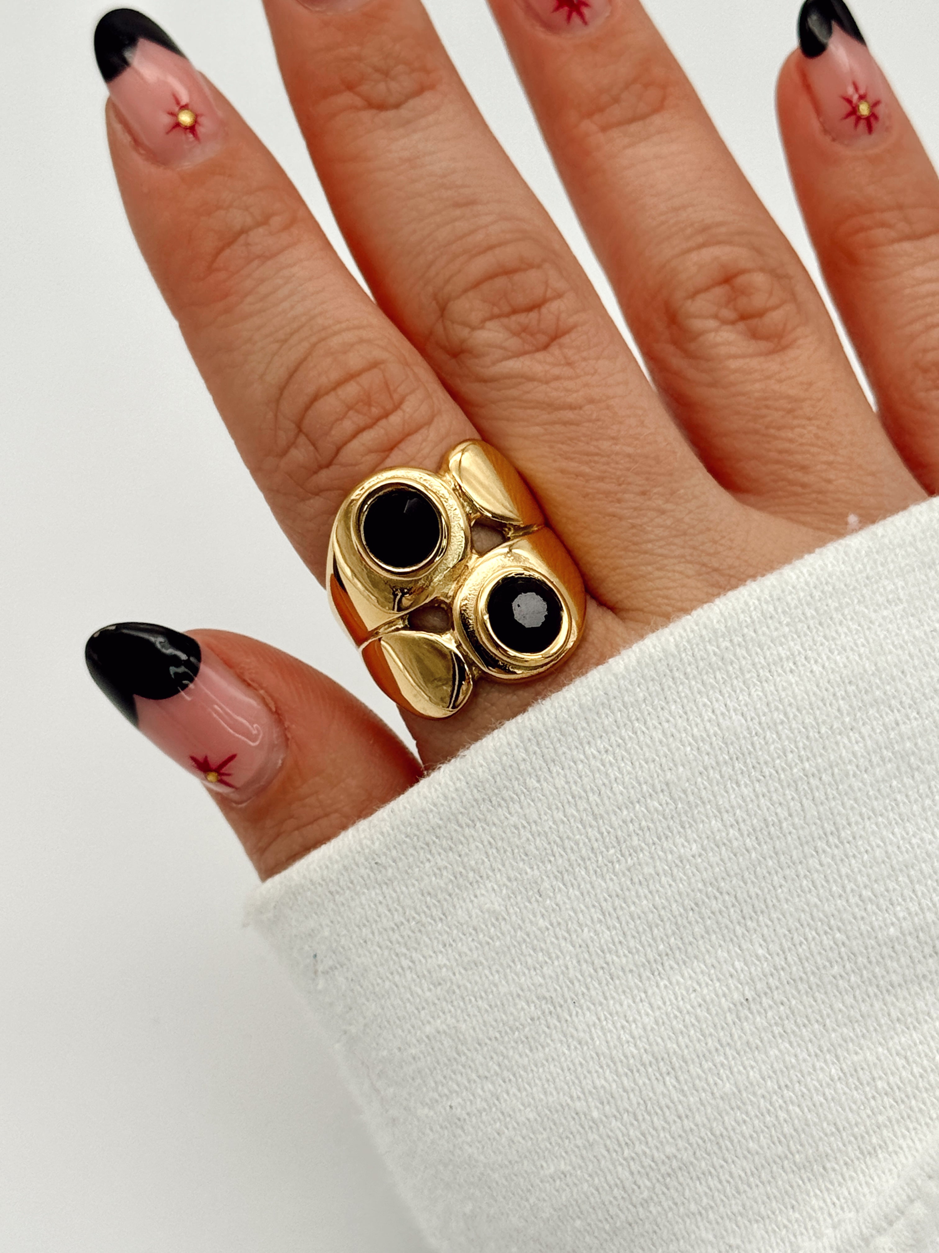 'entice me' ring in black